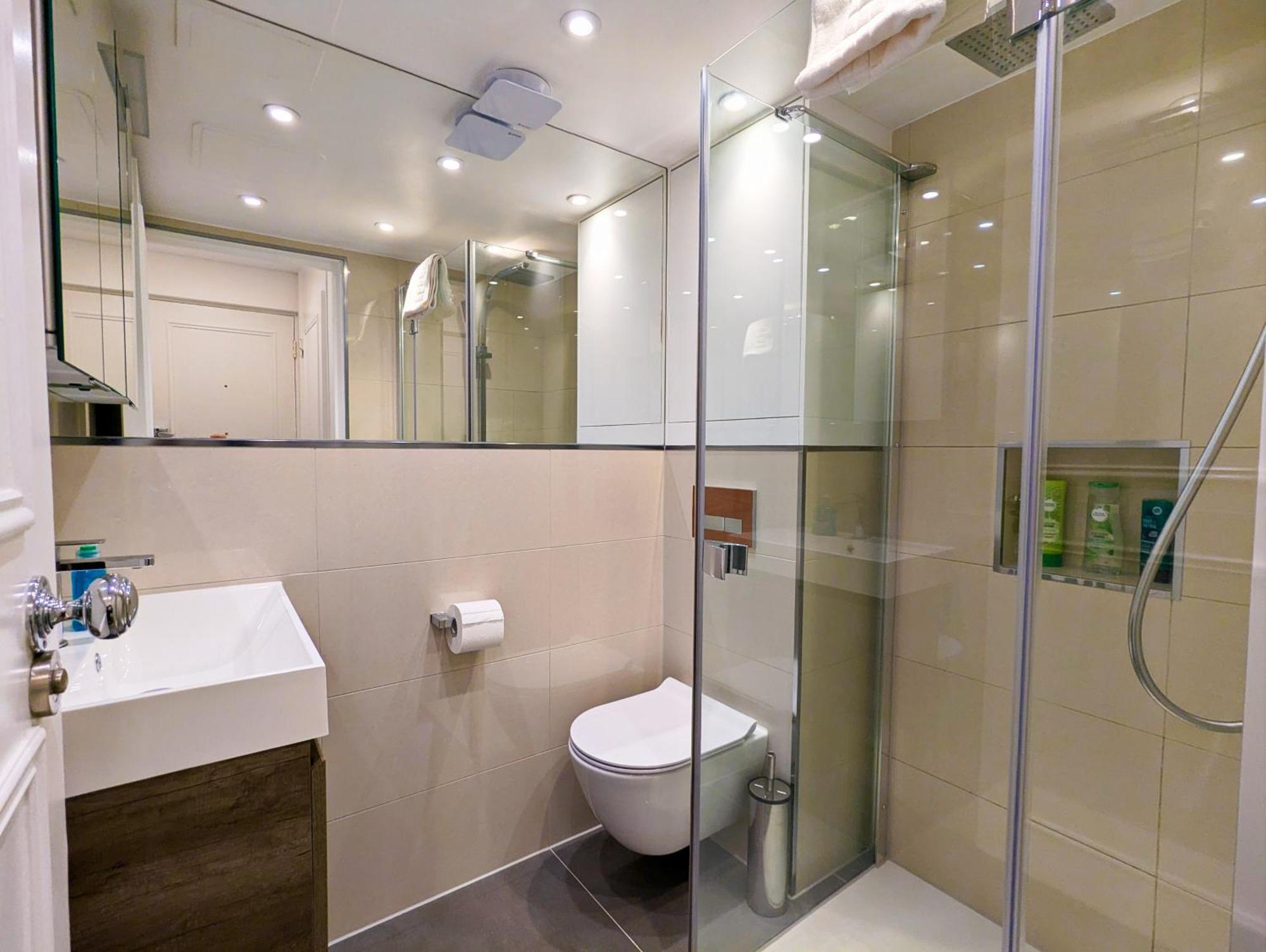 Modern 1 Bedroom Apartment In Kensington Londra Esterno foto